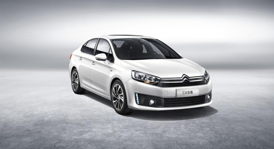 Citroen C4 Sedan 2015 года  (фото 17 из 20)